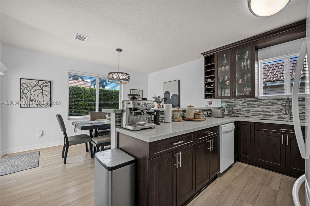1375 SW 105th Ave, Pembroke Pines, FL 33025 Photo