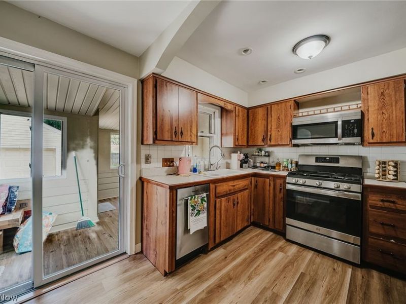 6953 Greenleaf Avenue, Parma Heights, OH 44130 Photo 8