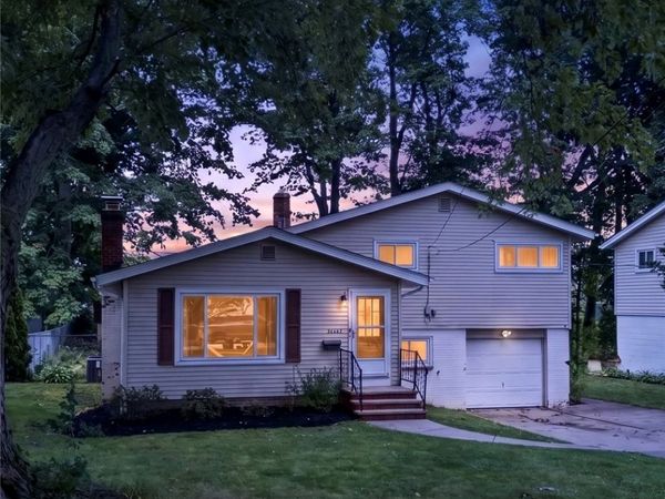 39127 Gardenside Drive, Willoughby, OH 44094