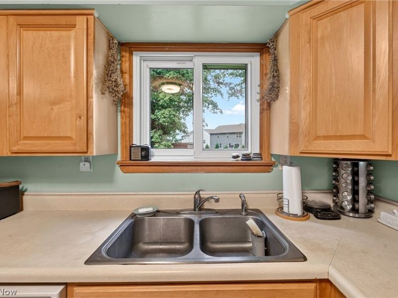 39127 Gardenside Drive, Willoughby, OH 44094 Photo 6