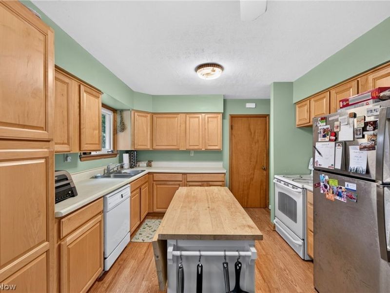 39127 Gardenside Drive, Willoughby, OH 44094 Photo 7