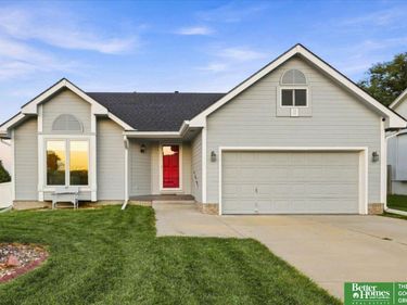 713 Diamond Lane, Papillion, NE 68133