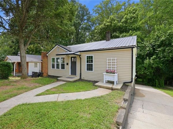 1304 Thurmond Street , Winston-Salem, NC 27105