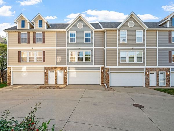 1128 Fieldstone Lane, Pleasant Hill, IA 50327