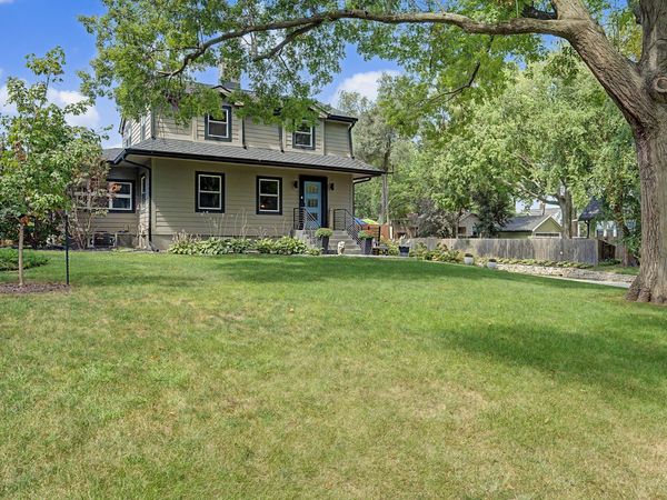 2202 E 32nd Street, Des Moines, IA 50317