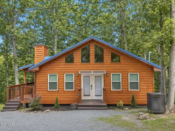 1304 N Oak Court , Sevierville, TN 37876