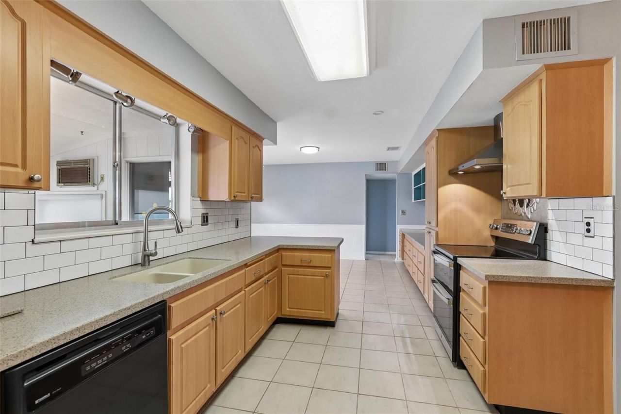 1001 La Jolla Avenue , Sun City Center, FL 33573 Photo