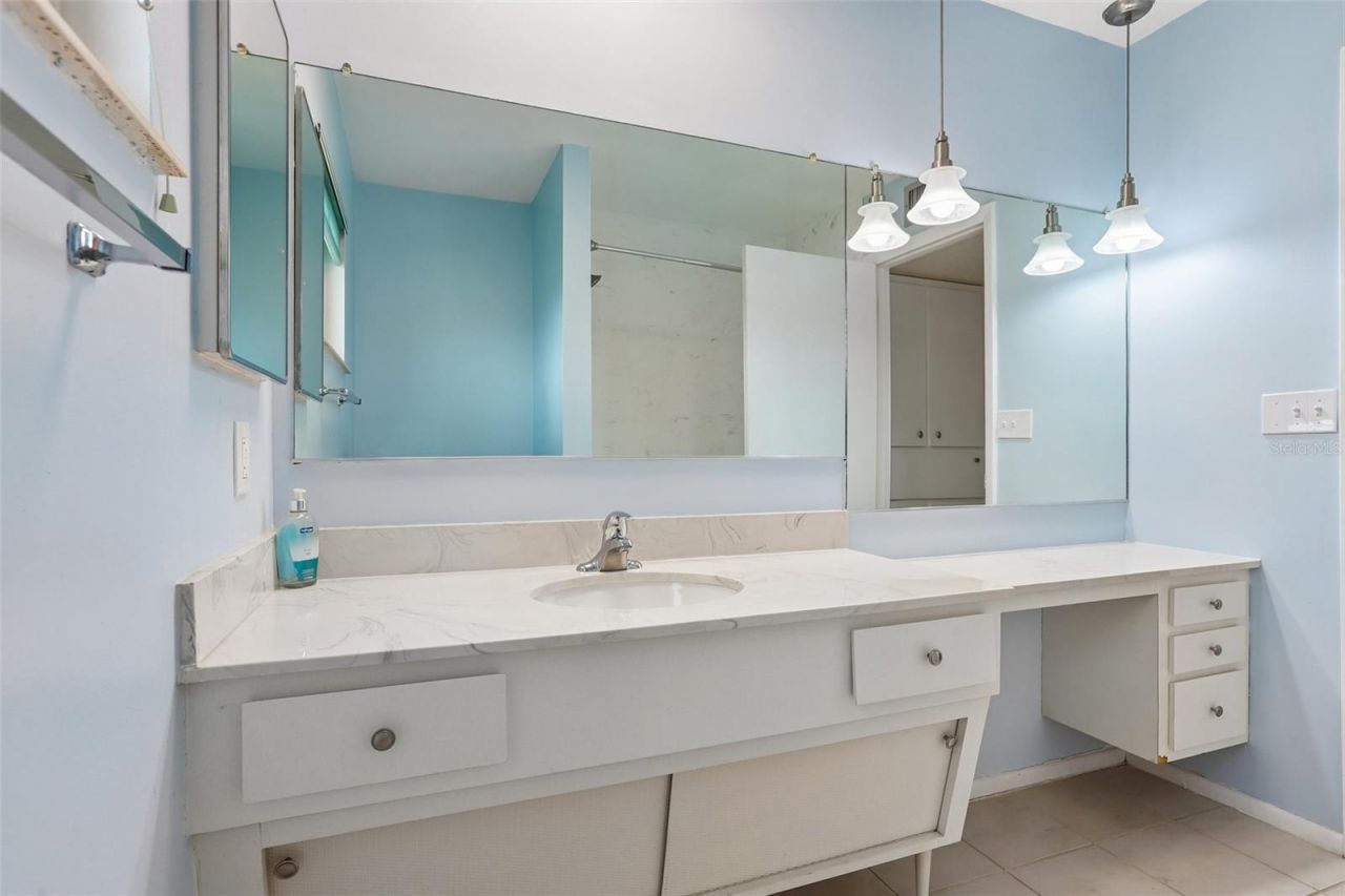 1001 La Jolla Avenue , Sun City Center, FL 33573 Photo