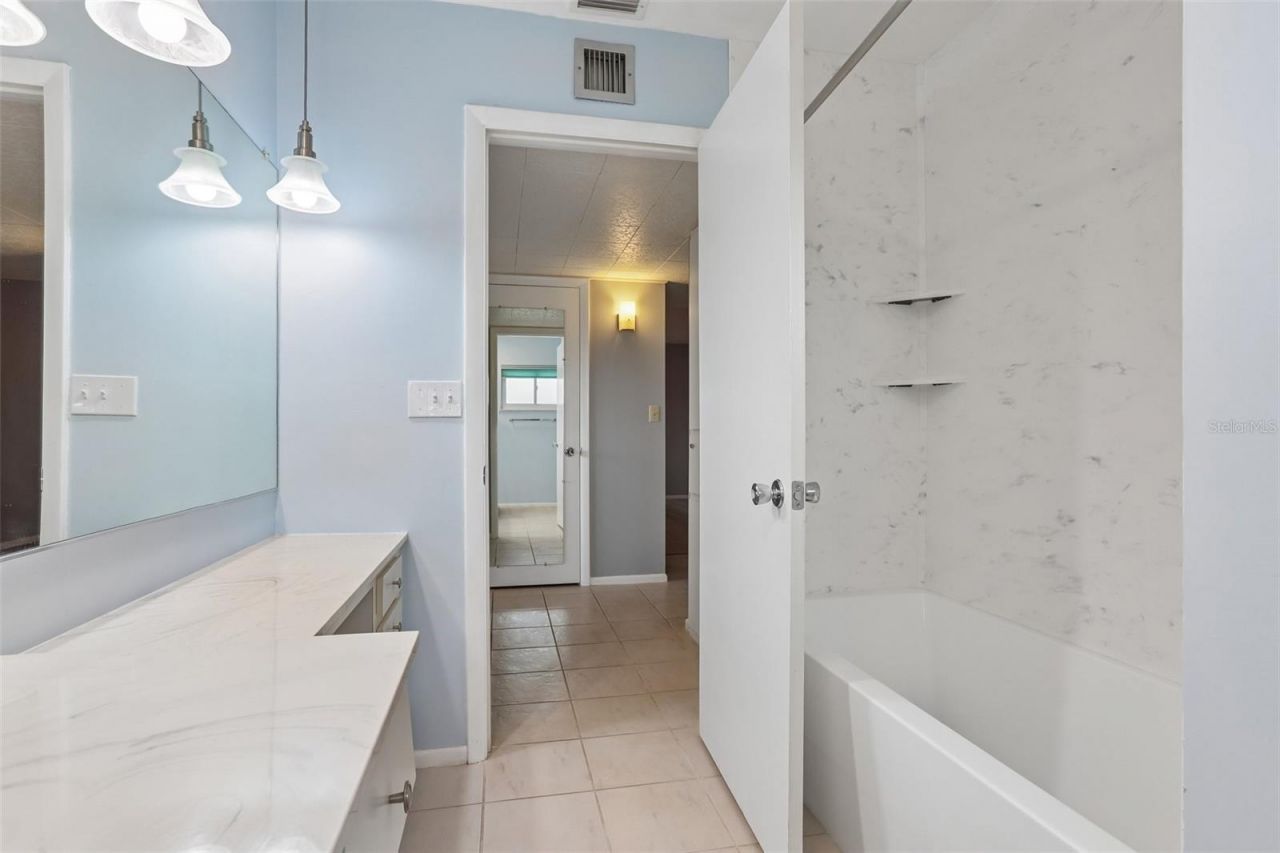 1001 La Jolla Avenue , Sun City Center, FL 33573 Photo