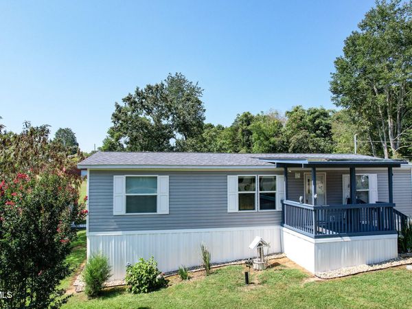 1342 High Street, Dandridge, TN 37725