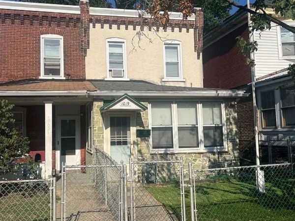 1019 YATES AVENUE , MARCUS HOOK, PA 19061