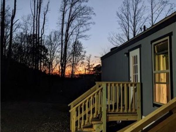 2828 E Pine Street , Mount Airy, NC 27030
