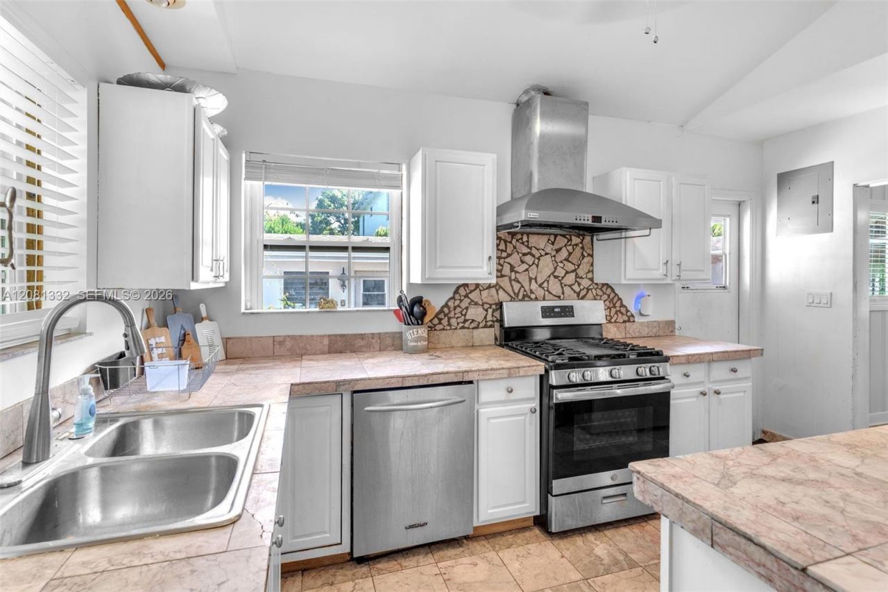 2407 Washington St, Hollywood, FL 33020 Photo