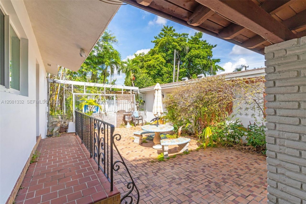 2407 Washington St, Hollywood, FL 33020 Photo