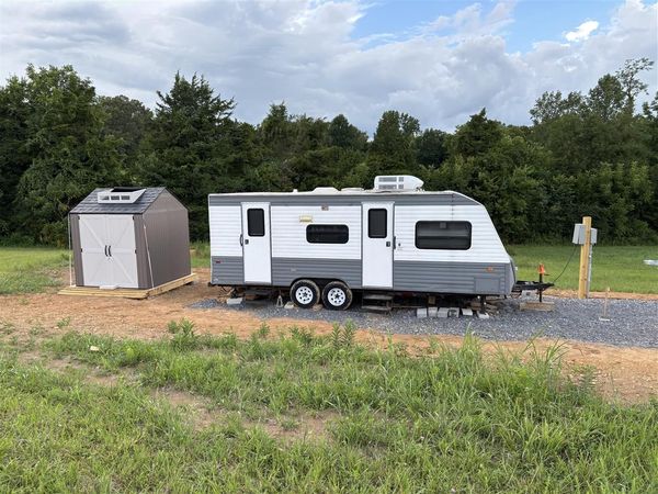 667 Calvert Road , Adolphus, KY 42120