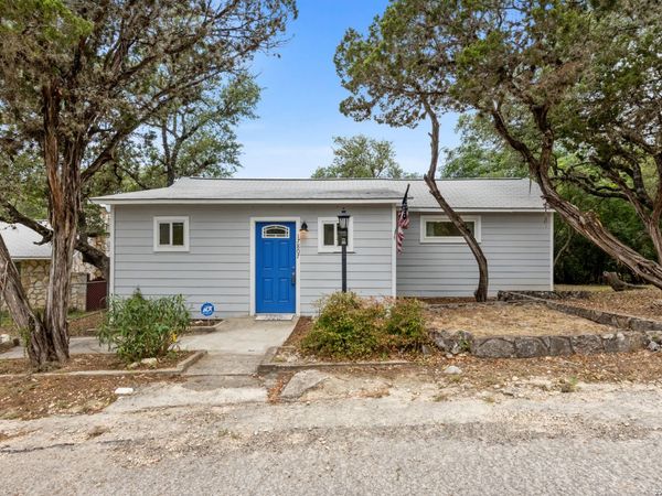 17807 HILLTOP DR, Helotes, TX 78023