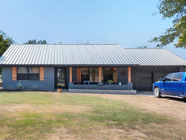 427 E Bradley Street , Fairfield, TX 75840