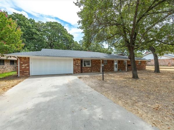 3107 S Lipsey Street , Decatur, TX 76234