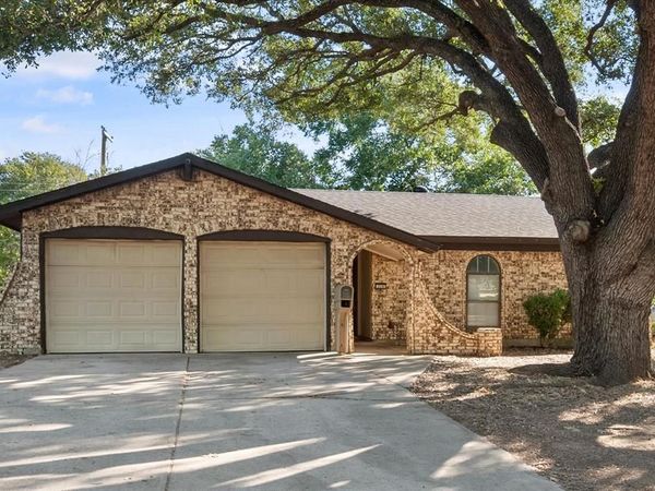 316 NW Summercrest Boulevard , Burleson, TX 76028