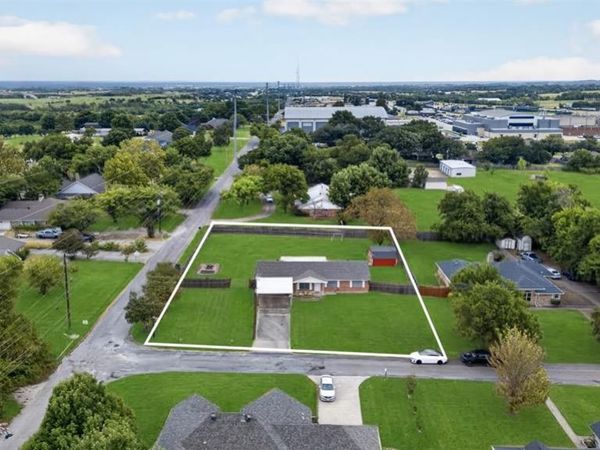 1010 Maple Street , Farmersville, TX 75442