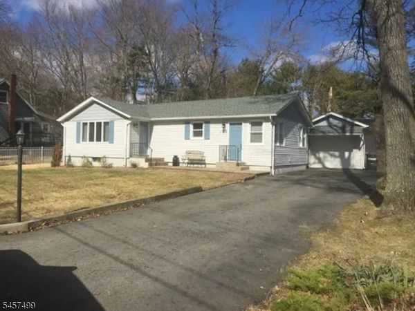 21 Cottonwood Ct, Hardyston, NJ 07460