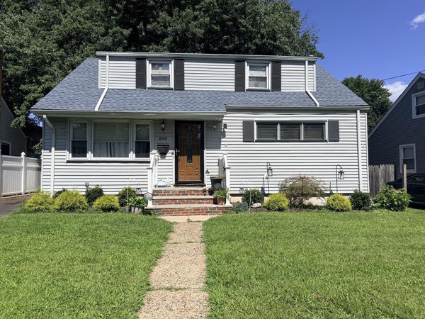 809 Rodgers Ct, Rahway, NJ 07065