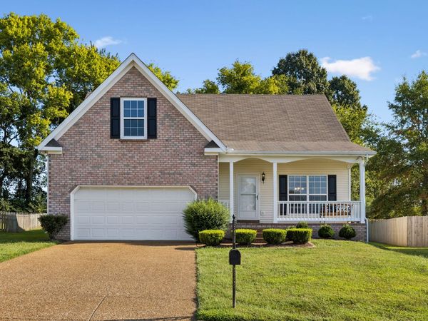 1002 Persimmon Dr, Spring Hill, TN 37174