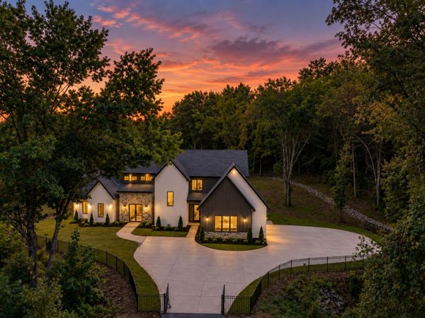 631 Hunters Trl , Nashville, TN 37209