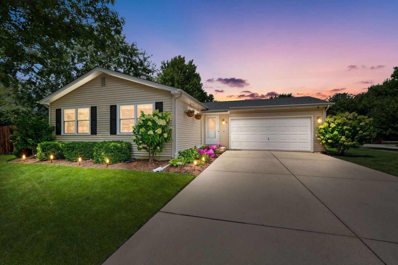 517 Cherrywood Drive , North Aurora, IL 60542