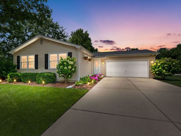 517 Cherrywood Drive , North Aurora, IL 60542