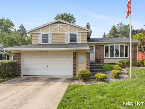 1704 Millbank Street SE, Grand Rapids, MI 49508