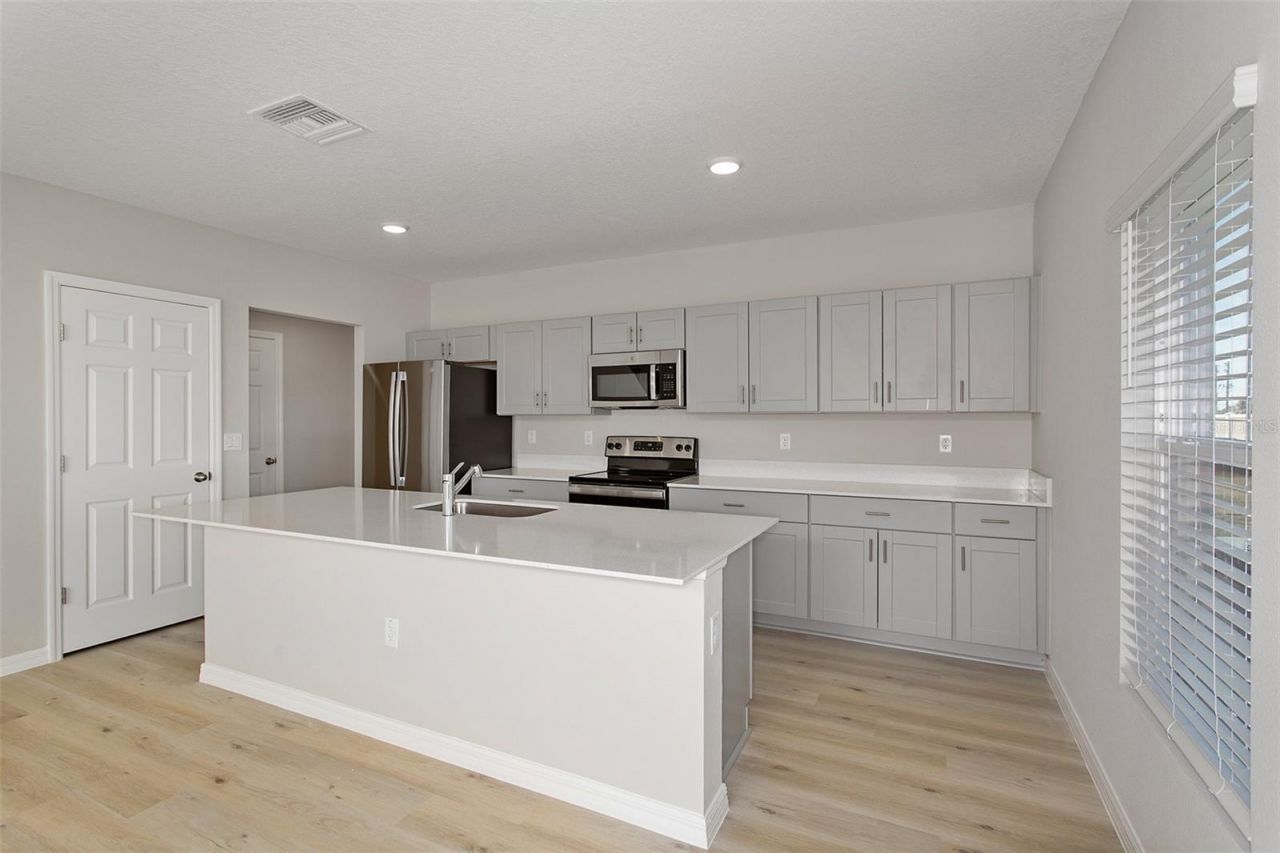 36675 Thornhedge Drive , Zephyrhills, FL 33541 Photo