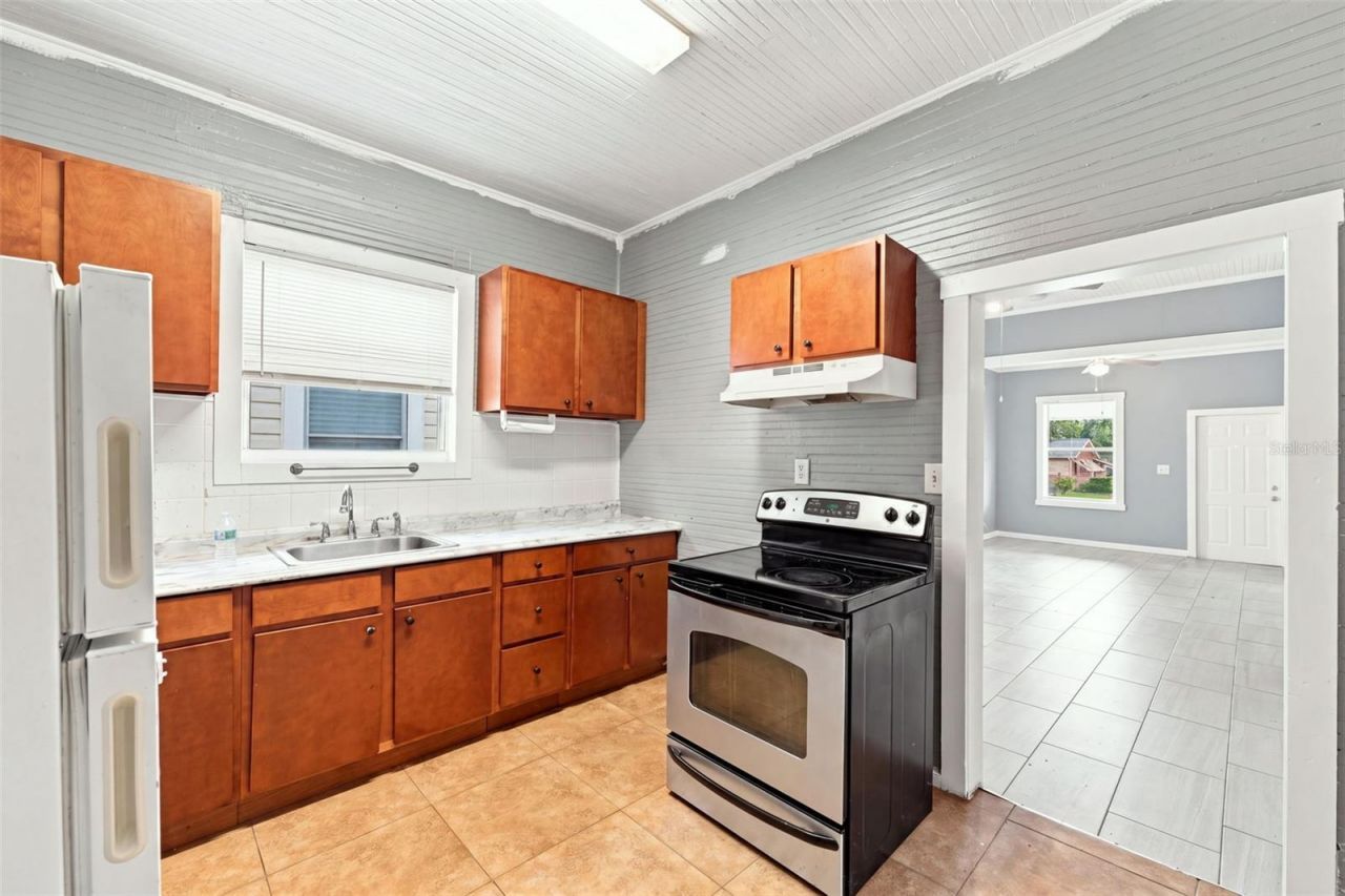 1609 E Lake Avenue , Tampa, FL 33610 Photo