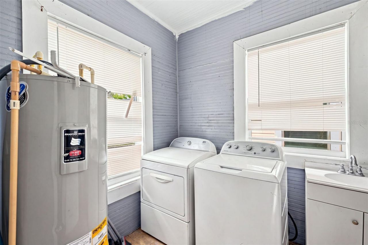 1609 E Lake Avenue , Tampa, FL 33610 Photo