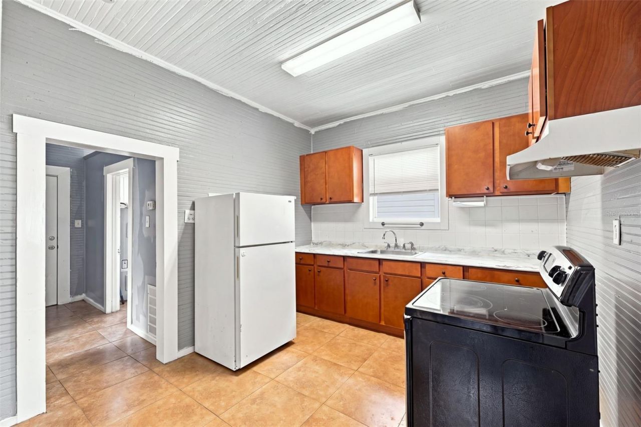1609 E Lake Avenue , Tampa, FL 33610 Photo
