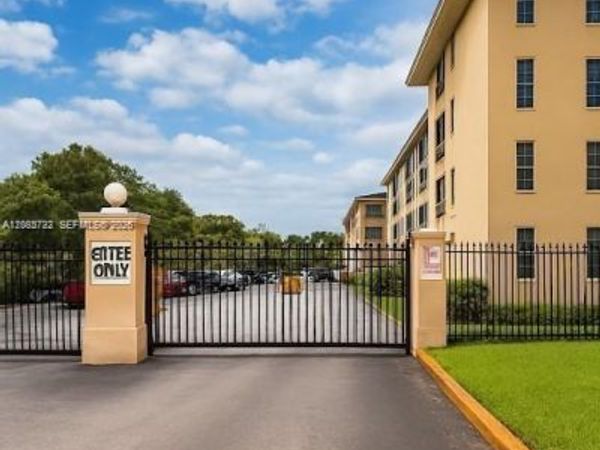 4848 NW 24th Ct , Unit 203, Lauderdale Lakes, FL 33313