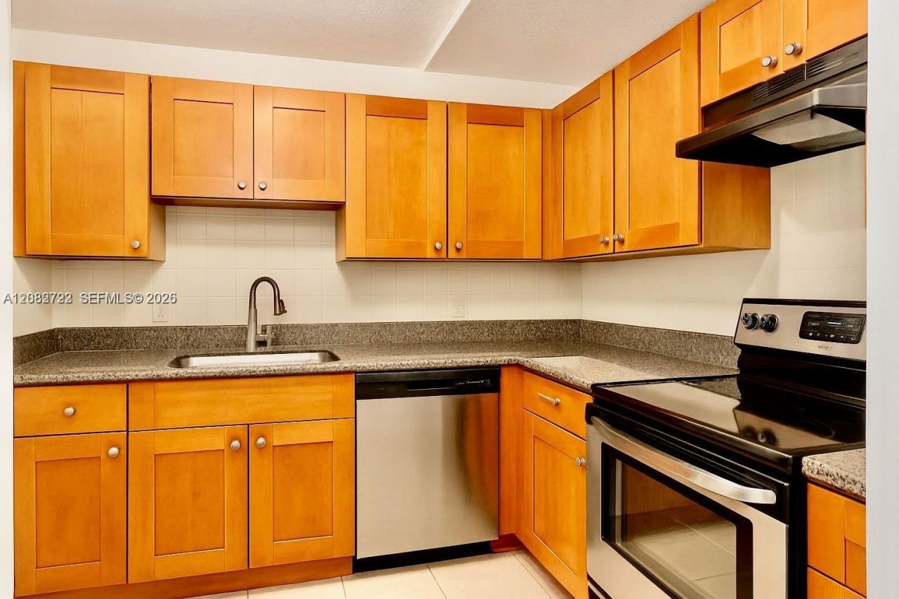 4848 NW 24th Ct , Unit 203, Lauderdale Lakes, FL 33313 Photo