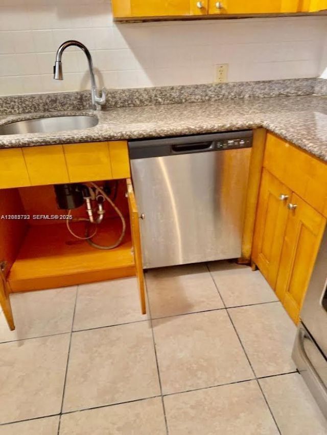 4848 NW 24th Ct , Unit 203, Lauderdale Lakes, FL 33313 Photo