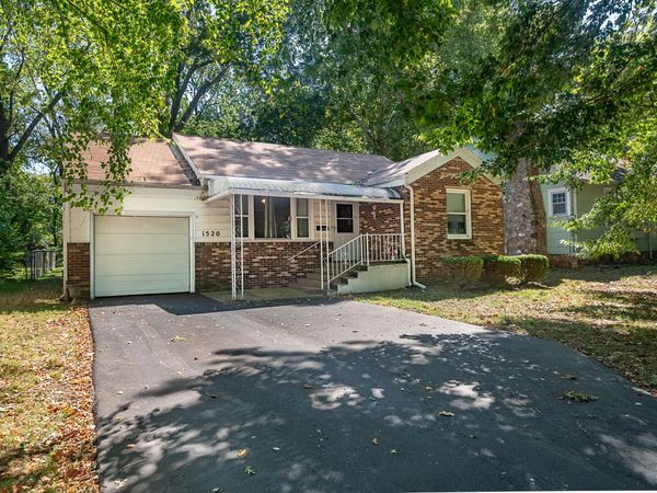 1520 S Roanoke Avenue , Springfield, MO 65807