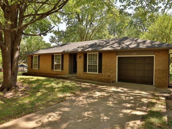 1202 E Wildwood Street, Republic, MO 65738