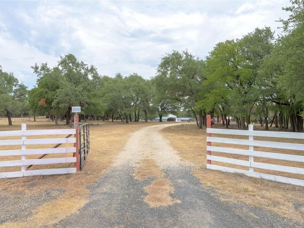 1100 Ramms DR, Florence, TX 76527