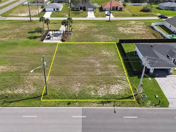 1608 Kismet PKWY W, CAPE CORAL, FL 33993