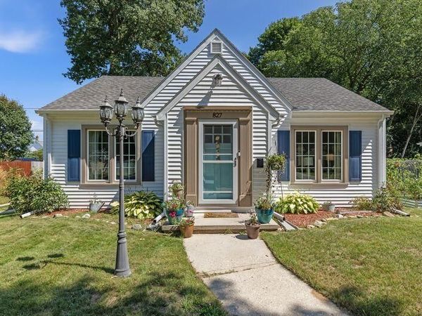 827 N 12th STREET, Manitowoc, WI 54220