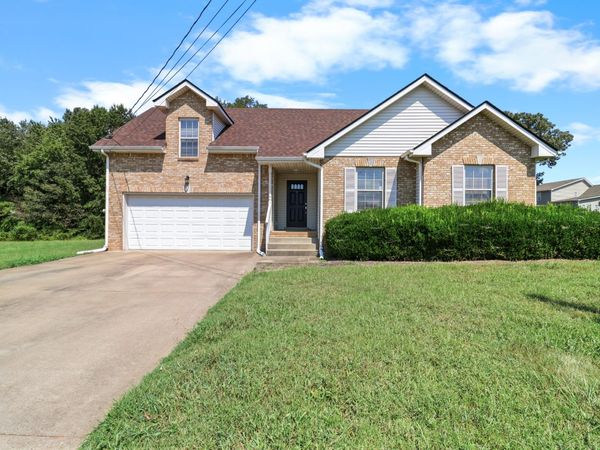 3393 Endsworth Dr, Clarksville, TN 37042