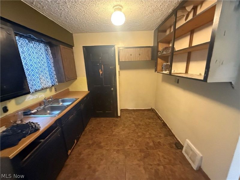 6206 Snow Road, Parma, OH 44129 Photo 7
