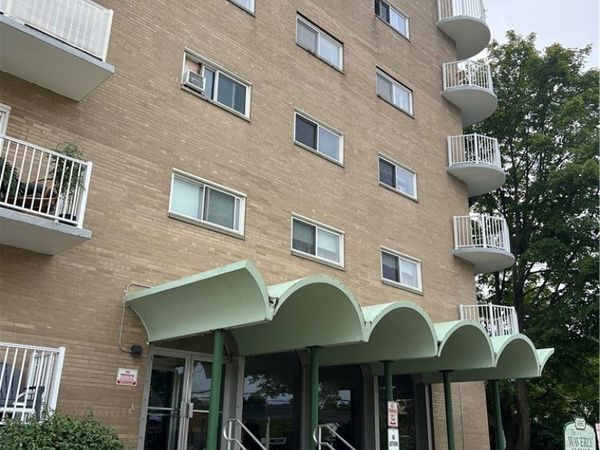 14567 Madison Avenue , Unit 512, Lakewood, OH 44107