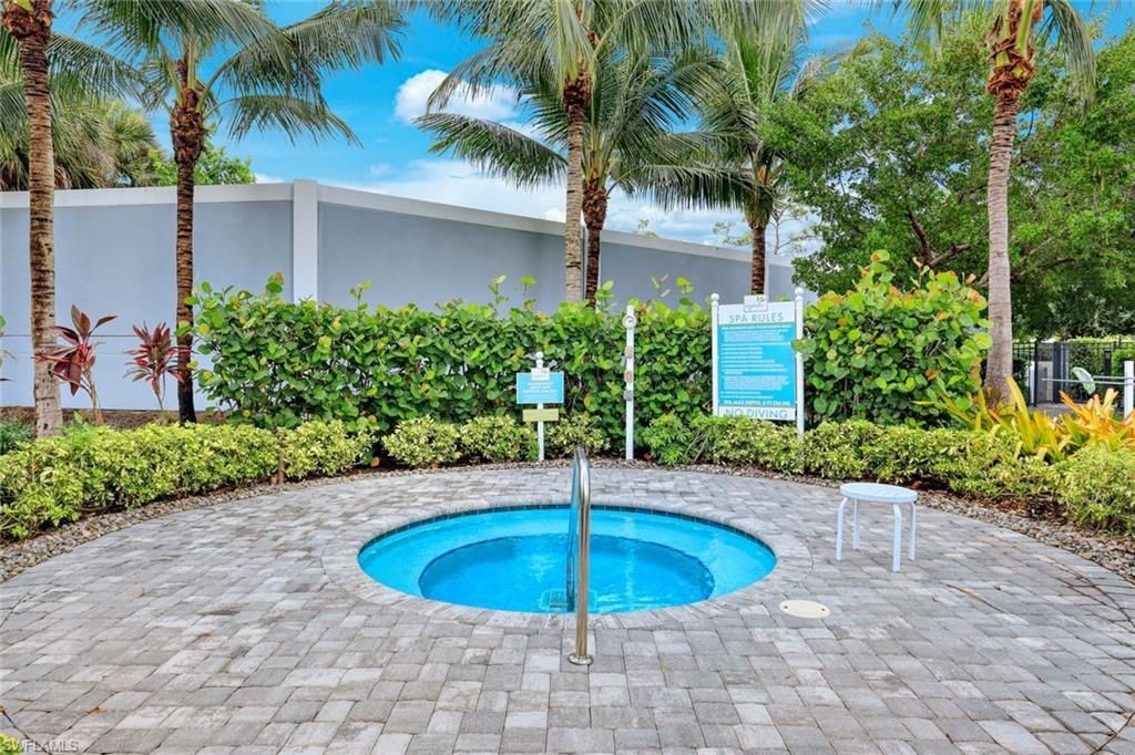 2542 Seychelles Dr, Unit 702, Naples, FL 34112 Photo