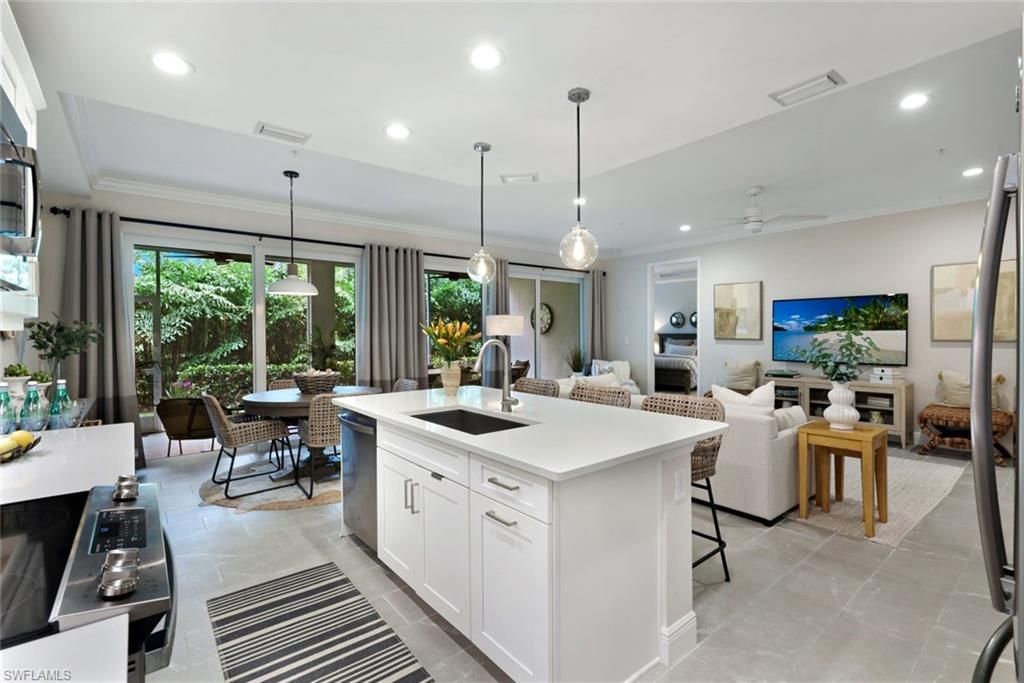 2542 Seychelles Dr, Unit 702, Naples, FL 34112 Photo