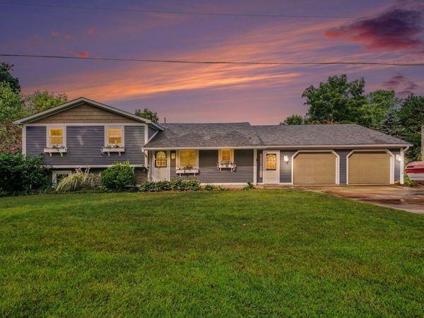 15415 Simmons Avenue NE, Cedar Springs, MI 49319