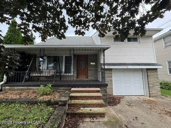 802 Floralon Drive, Kingston, PA 18704